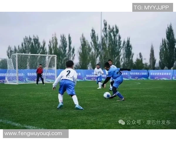 足球明星齐聚看球赛热情高涨共同见证精彩瞬间